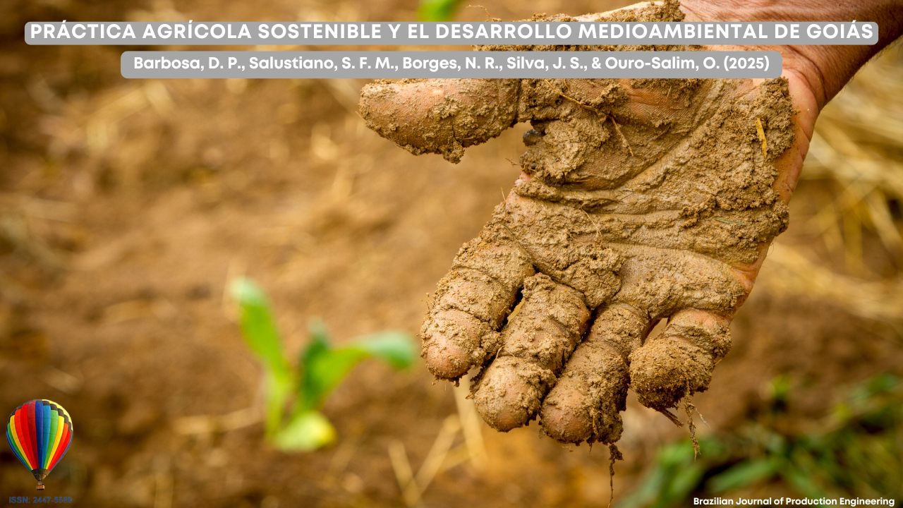 “Primer plano de una mano cubierta de tierra húmeda en un campo agrícola, simbolizando prácticas agrícolas sostenibles.”